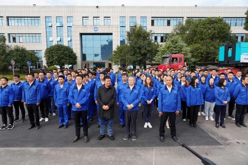 Z6官网智能首台SWHG70陆续墙液压抓斗顺利交机