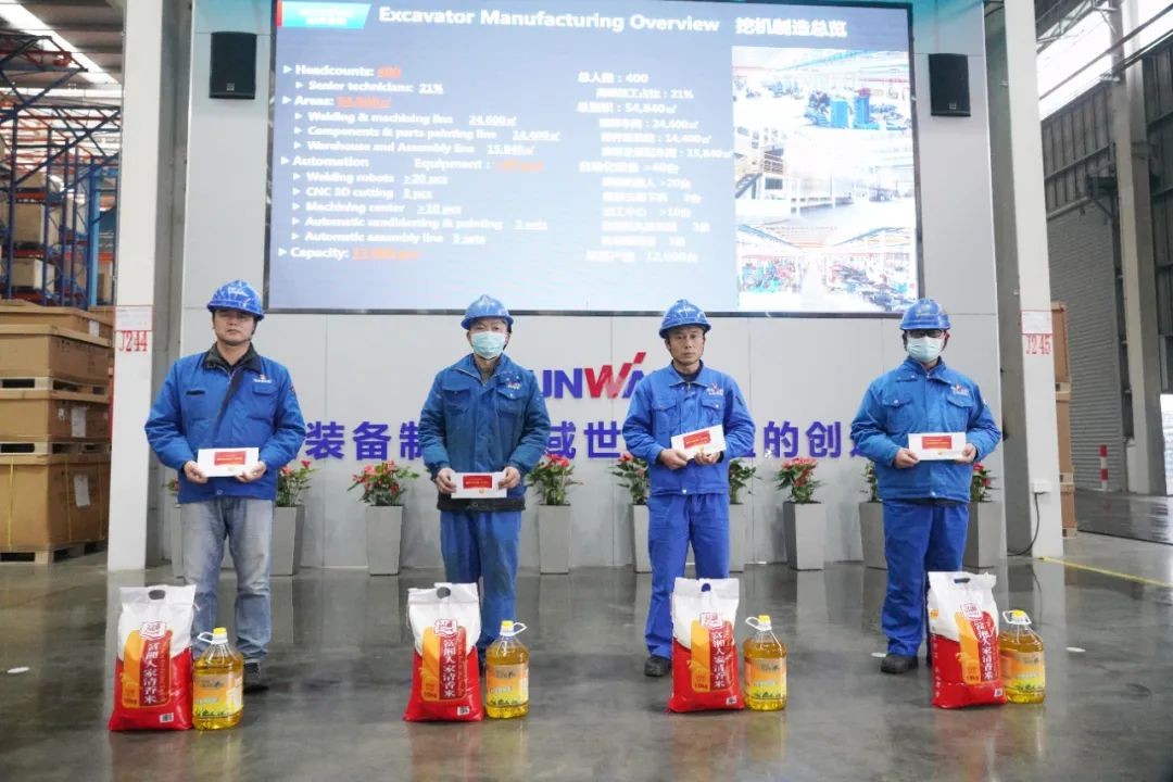 张庆红慰问Z6官网智能难题党员