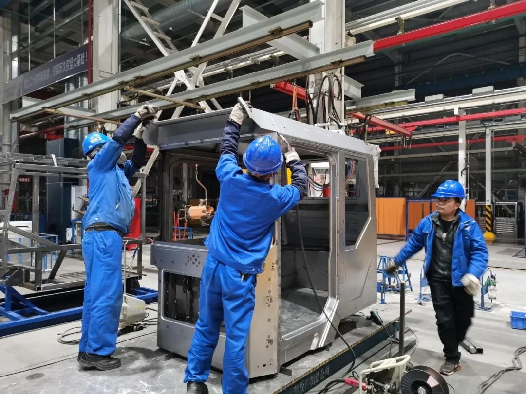 Z6官网智能SWK90矿卡驾驶室顺利发货，开发快率刷新纪录