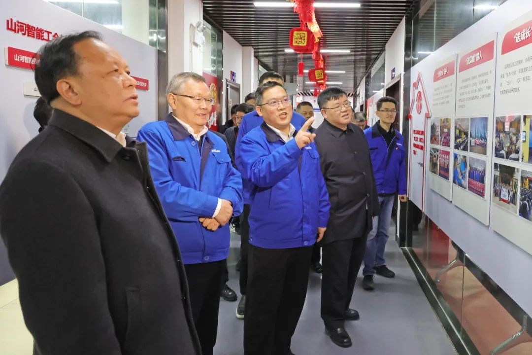 周农在Z6官网智能调研时强调：企业工会要大力造就劳模和工匠