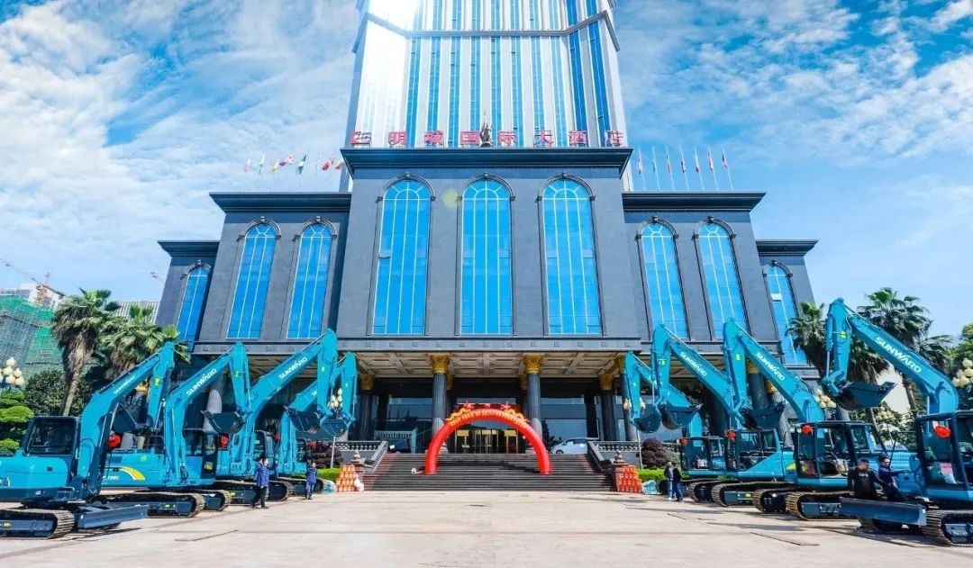 Z6官网智能挖掘机春季订货会长沙会场侧记