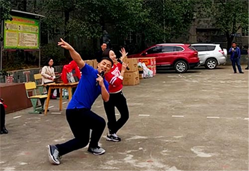 践行雷锋心灵捐建“Z6官网梦图书馆”