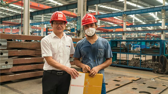 万力集团“送清冷”活动，慰问一线员工