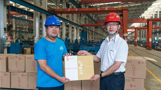 万力集团“送清冷”活动，慰问一线员工