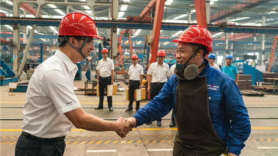 万力集团“送清冷”活动，慰问一线员工