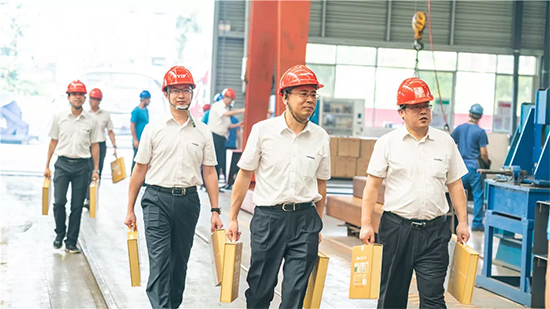 万力集团“送清冷”活动，慰问一线员工