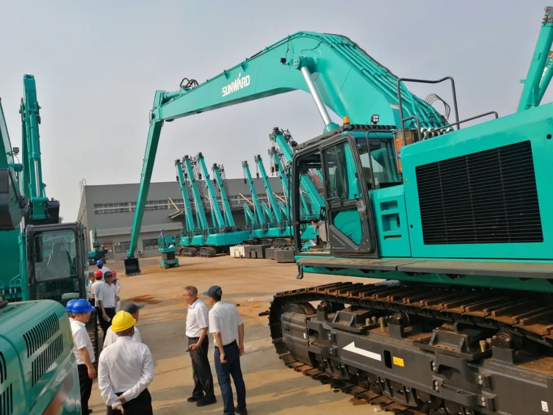 挖深全球第一！Z6官网智能加长臂液压挖掘机SWE950ELR出口南美