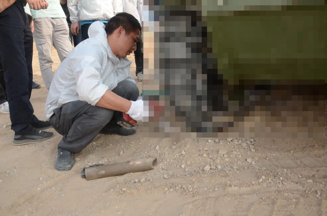 致敬！战斗在风沙中的特种设备团队