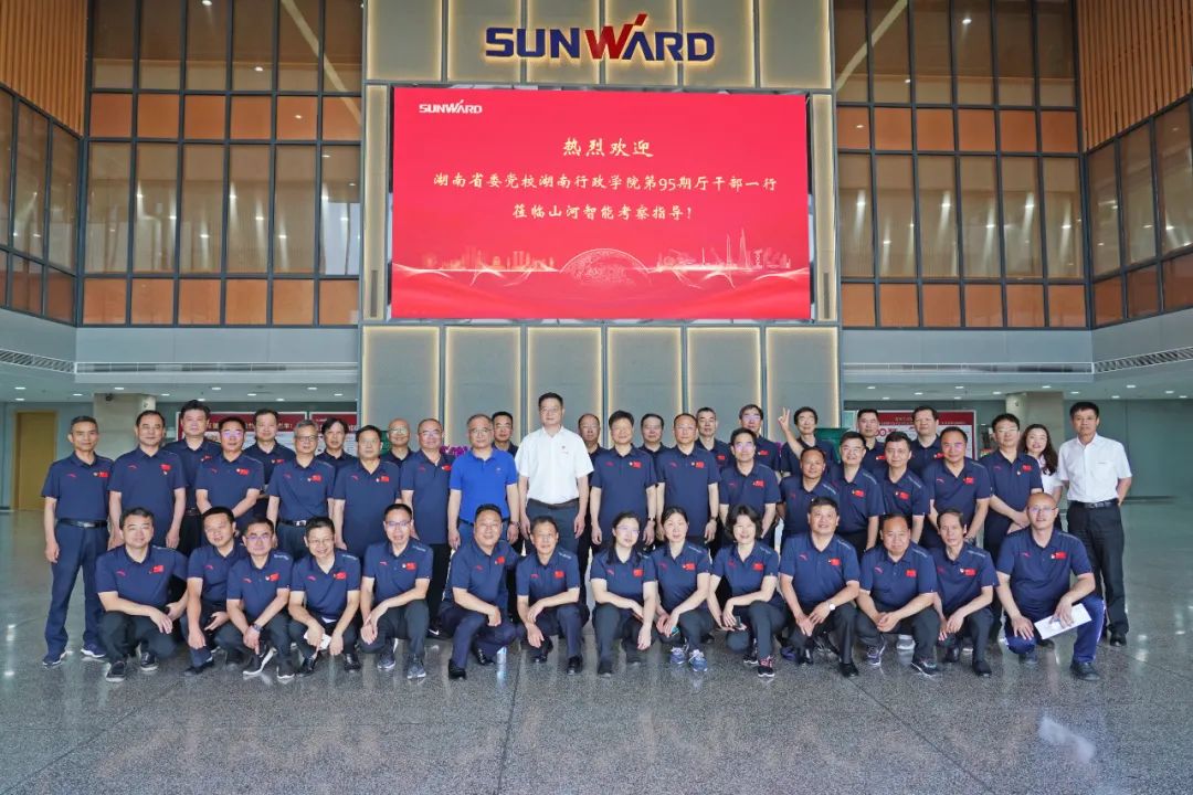 湖南省委党校厅干班赴Z6官网智能发展示场讲授活动
