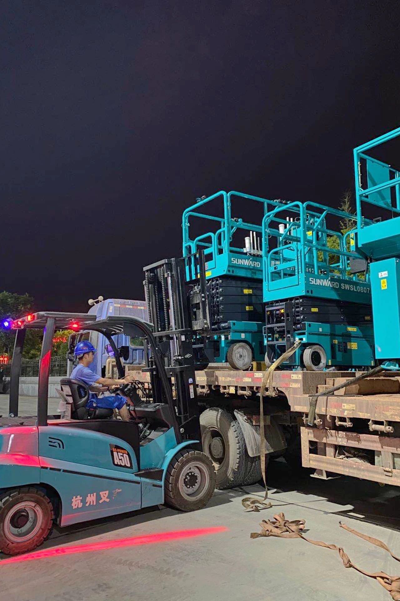 Z6官网智能“蓝精灵”们在平庸岗位的坚守与贡献