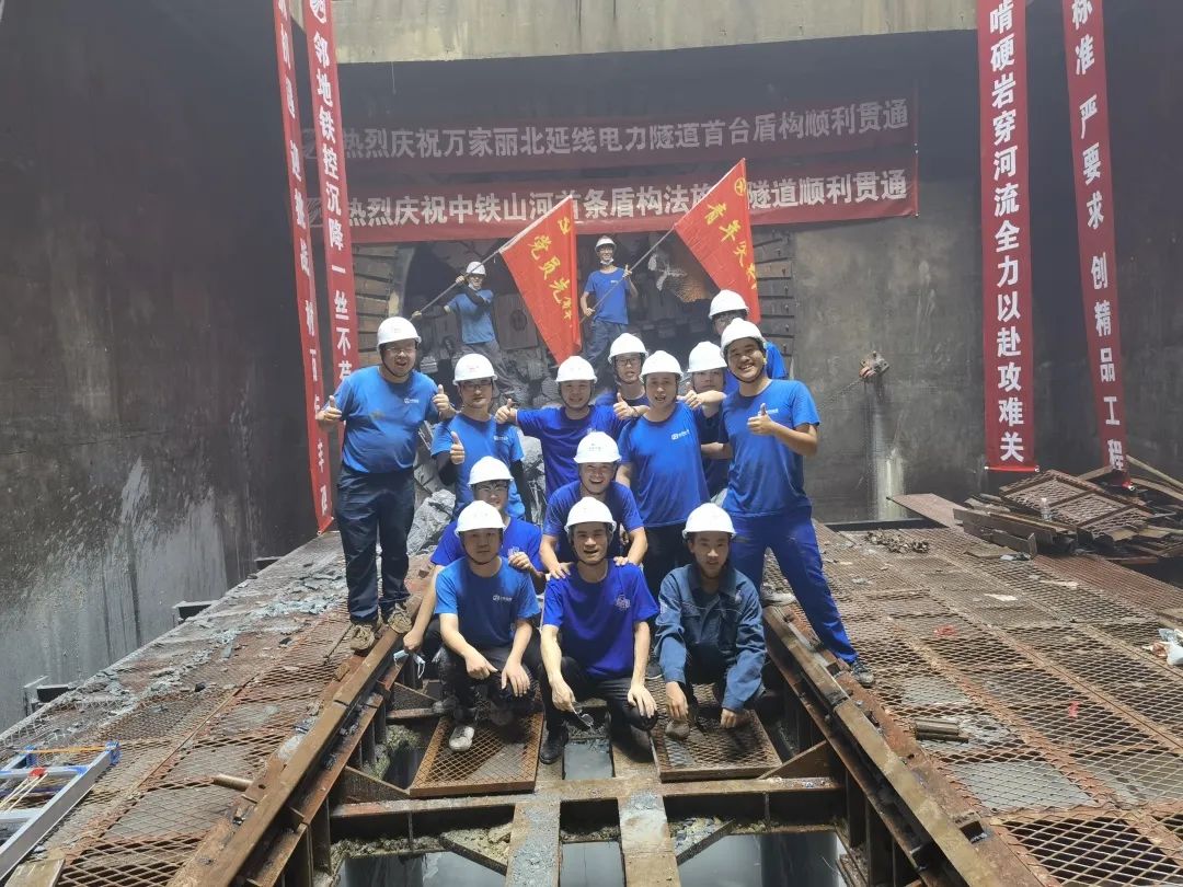 掘进1978米，中铁Z6官网首条盾构法施工隧路顺利贯通