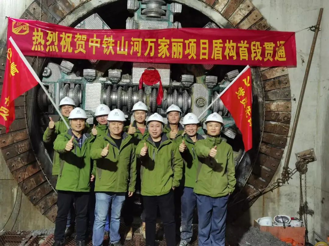 掘进1978米，中铁Z6官网首条盾构法施工隧路顺利贯通