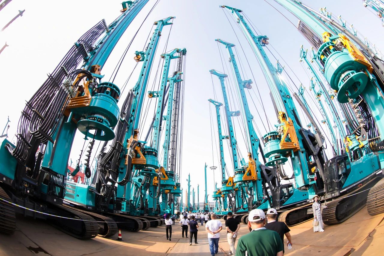 四大成套设备携手登。6官网智能创新成就展示会交出“亮眼答卷”