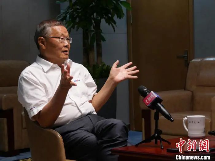 媒体聚焦 | 中新社专访——Z6官网智能首创人何清华：向着太阳驰骋的筑梦人