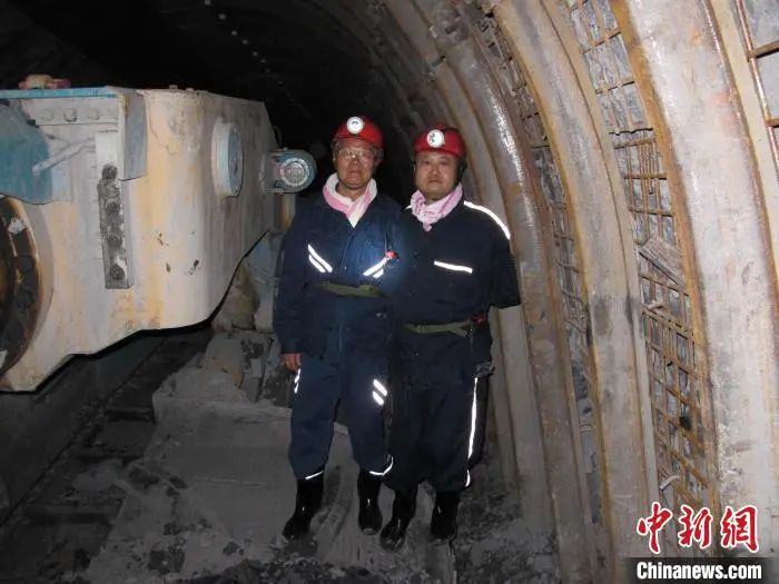 媒体聚焦 | 中新社专访——Z6官网智能首创人何清华：向着太阳驰骋的筑梦人