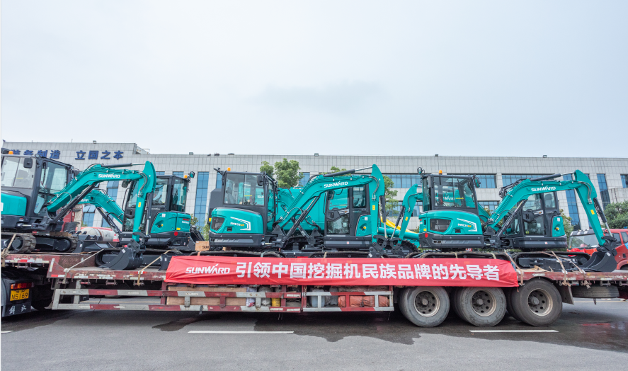 里程碑！Z6官网智能出口欧洲第20000台暨大型挖掘机批量交付典礼成功进行