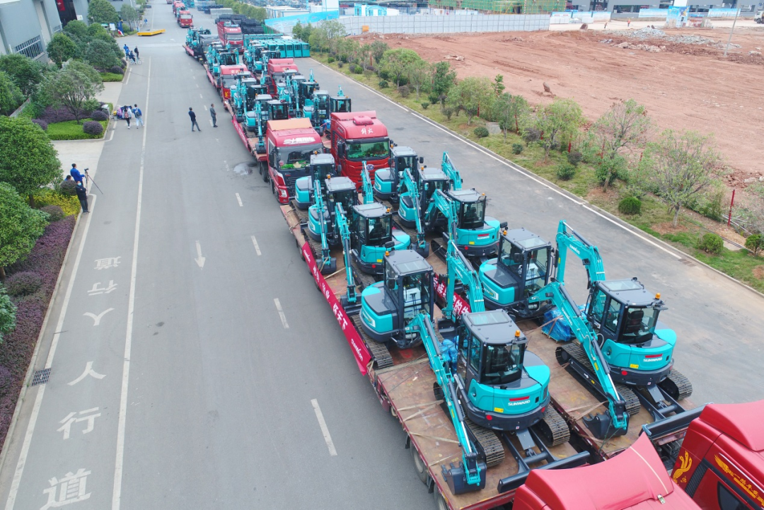 助力祖国西南地域建设！Z6官网智能国内首批SWE60UF无尾挖掘机批量交付