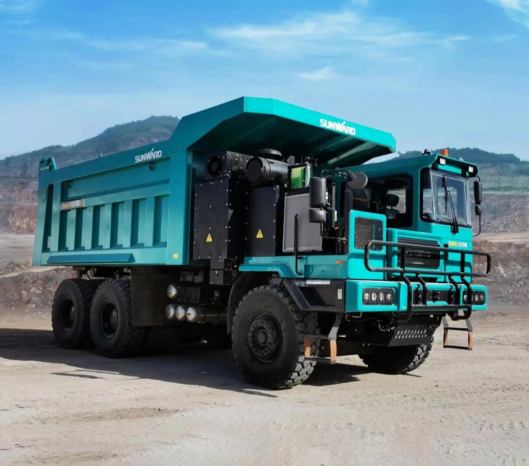 新能源，长续航！Z6官网智能首台LNG增程式宽体矿卡下线交付