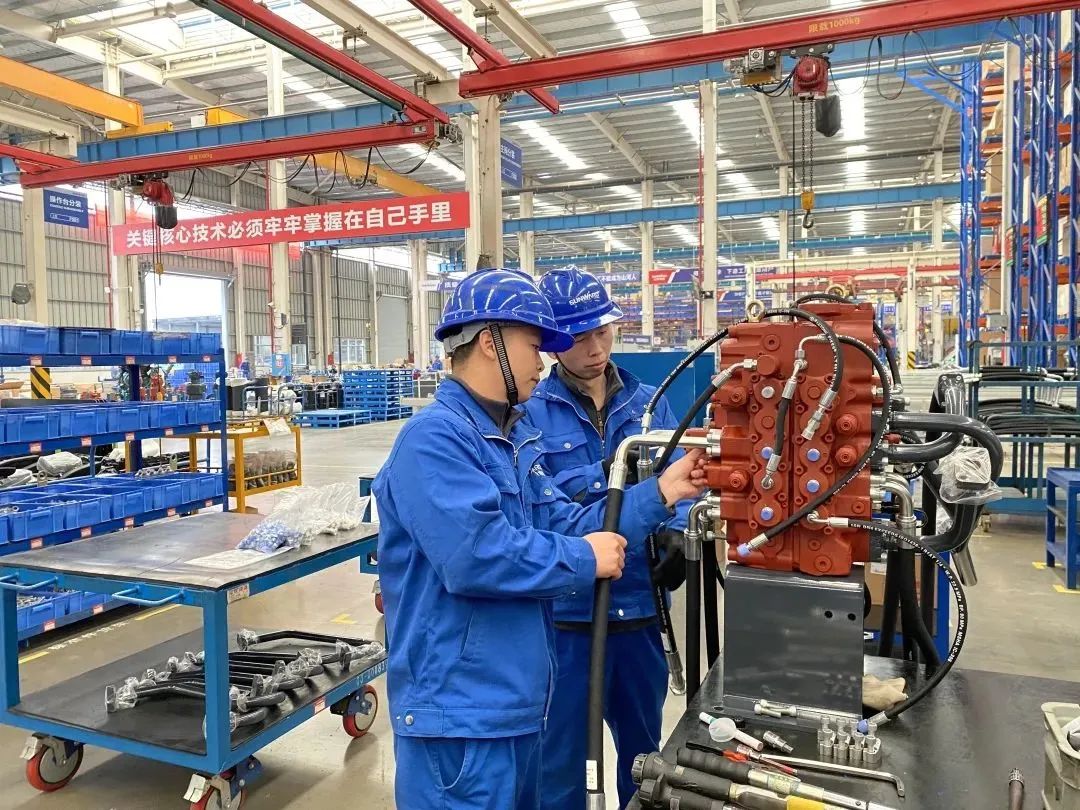 《湖南教育》：索求18年，Z6官网智能找到校企合作共赢的答案