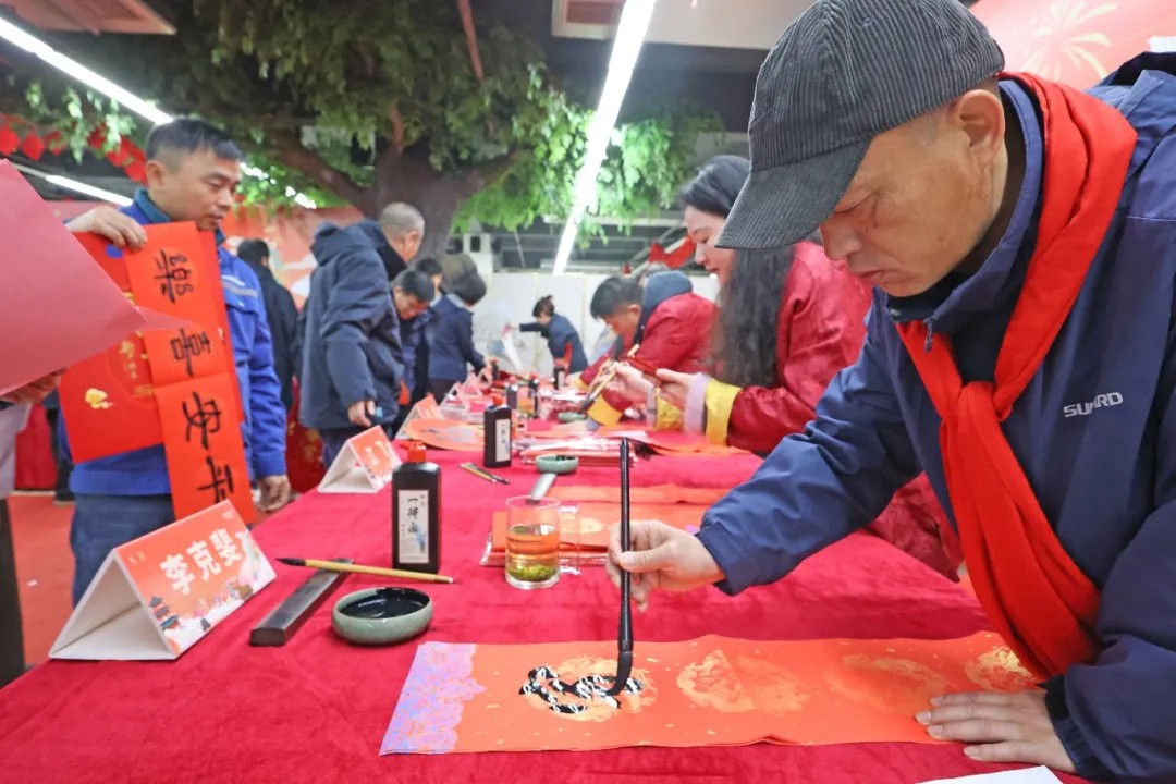 笔墨迎春，祝福暖心！在Z6官网智能“囤”年味、送温暖、迎新春