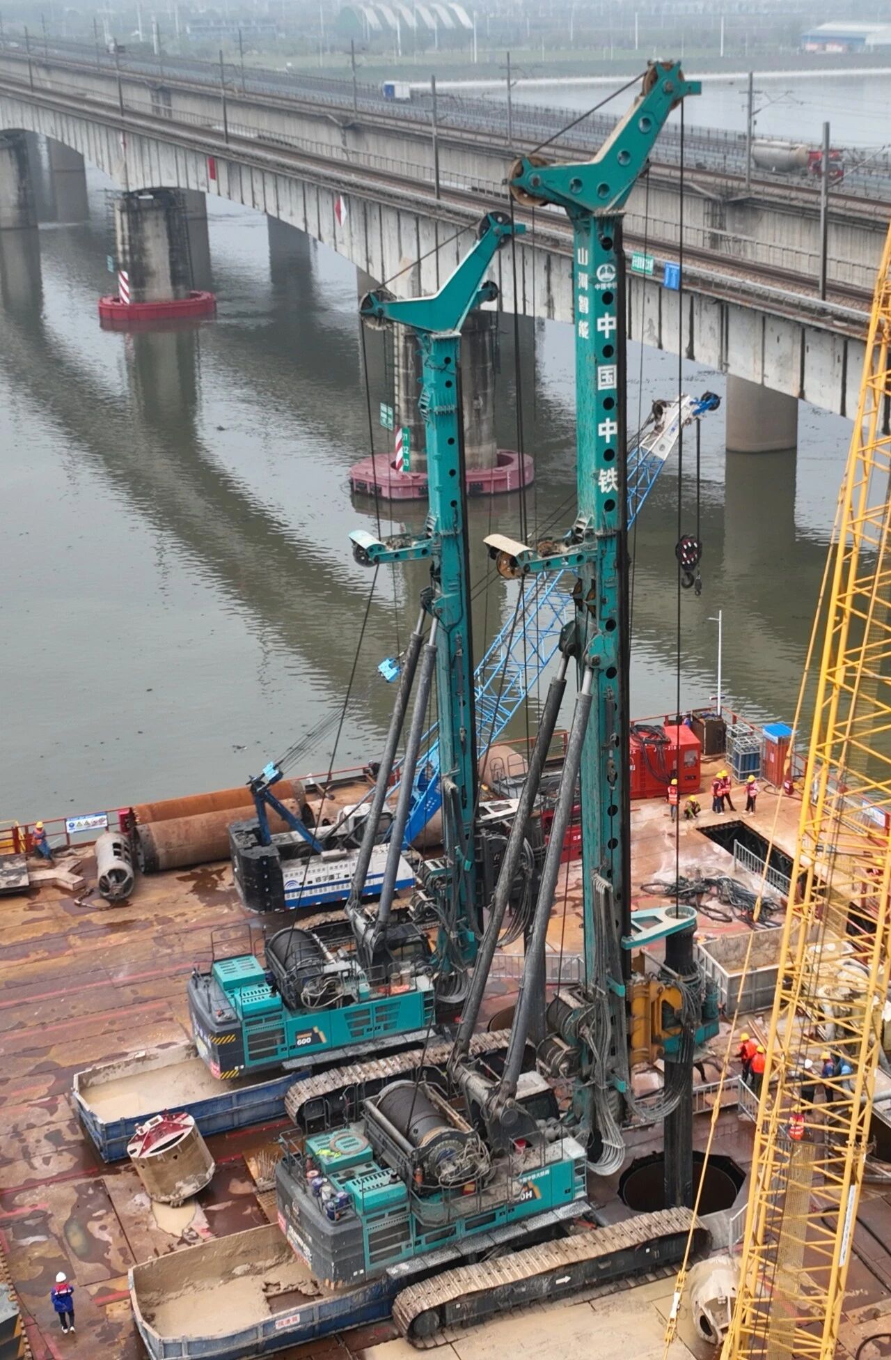 啃下“硬骨头”！Z6官网智能旋挖钻机助力长沙湘江铁路特大桥主墩桩基工程美满收官